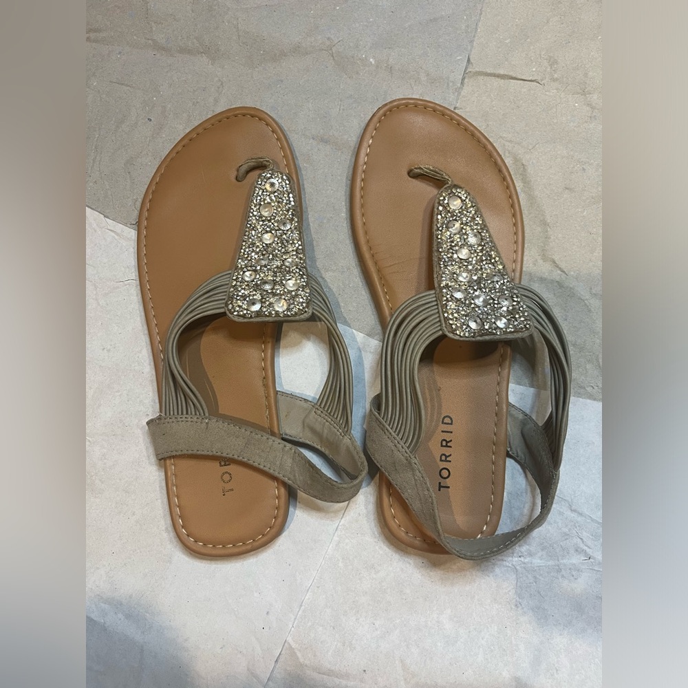 Torrid Grey Elastic T Strap Slingback Faux Suede Stretchy Bling Sandals Sz 10WW